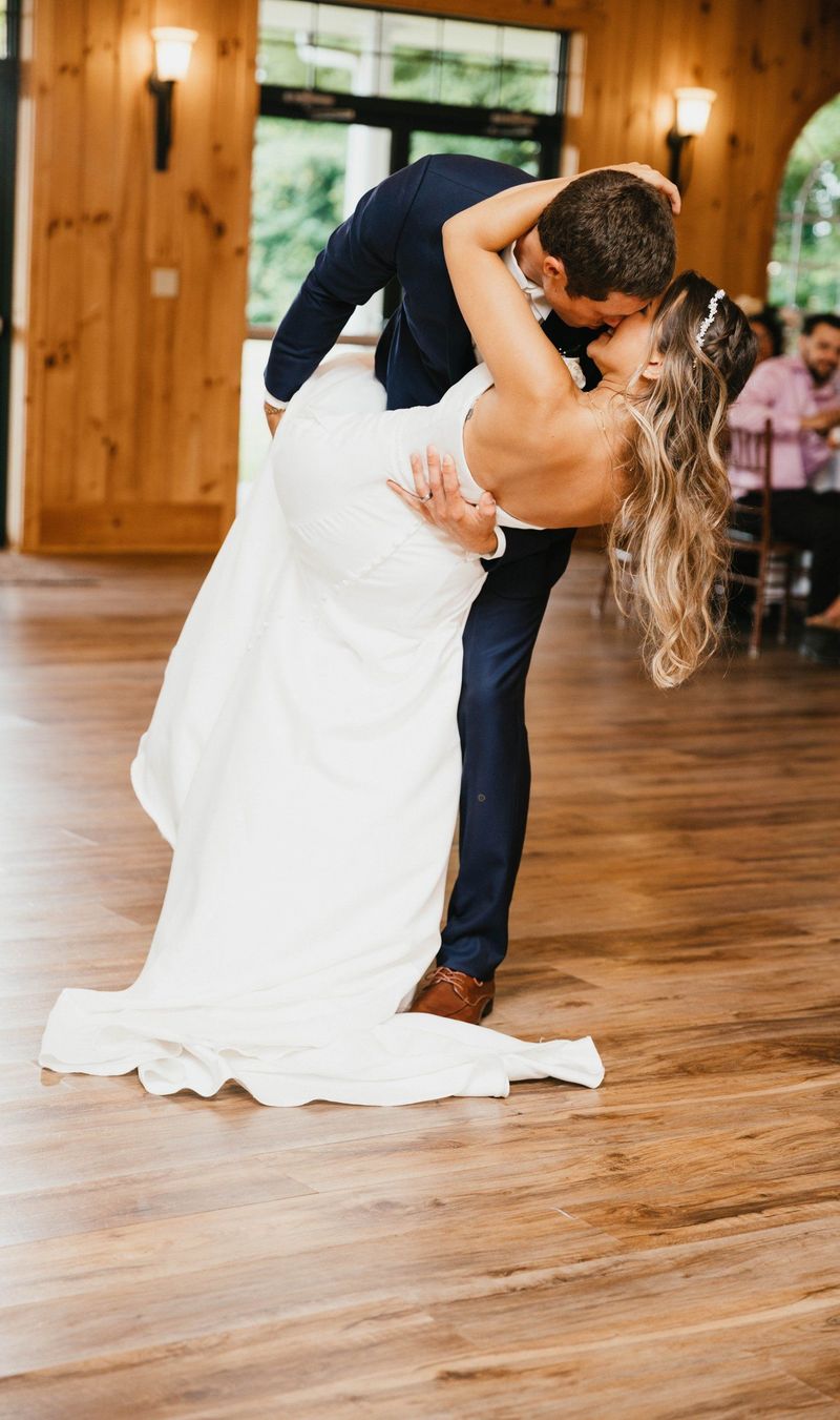 A dip during Mariana and Max’s first dance