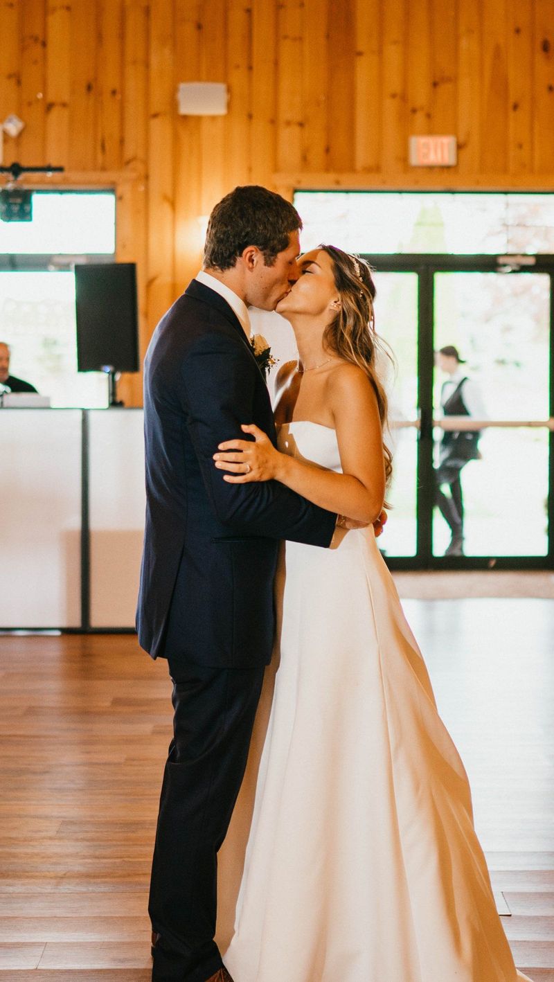 Mariana and Max kissing during their reception entrance