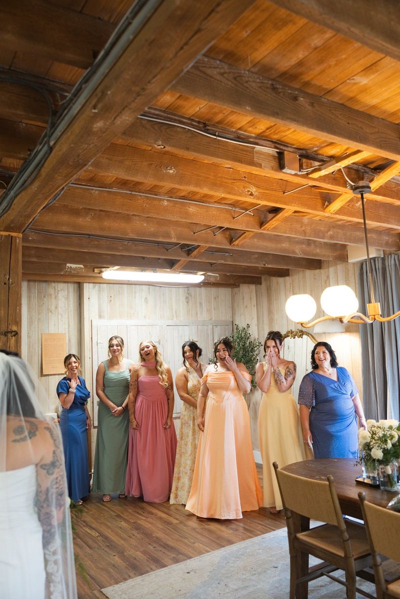 Sadie’s wedding party reacts to seeing her in her dress