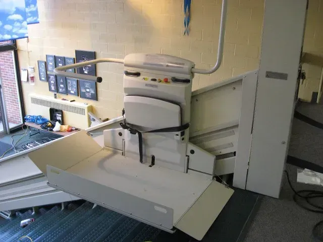 Hospital imaging machine with a wheeled wheelchair platform in a clinical room