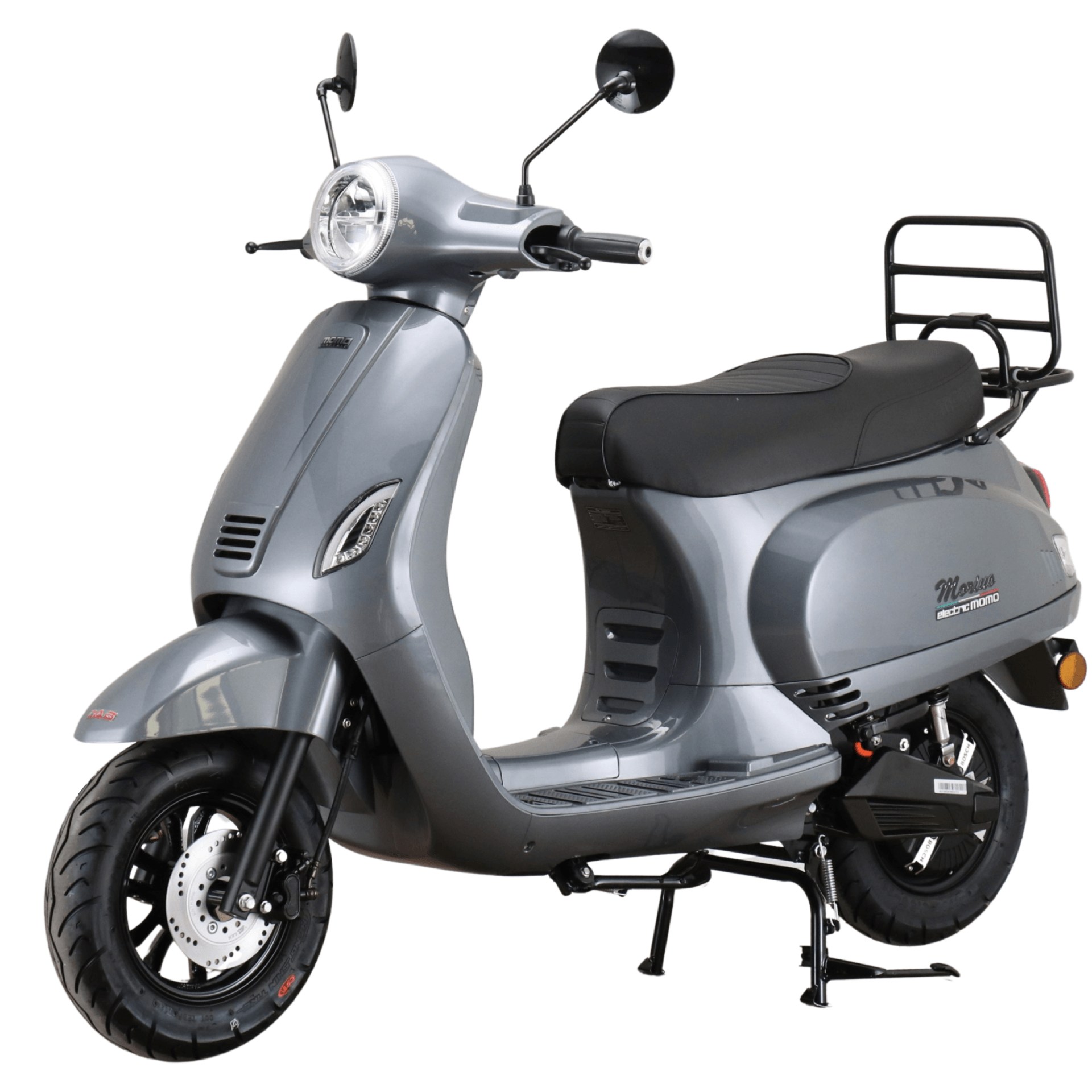 Grijze scooter met zwarte zitting en bagagerek.