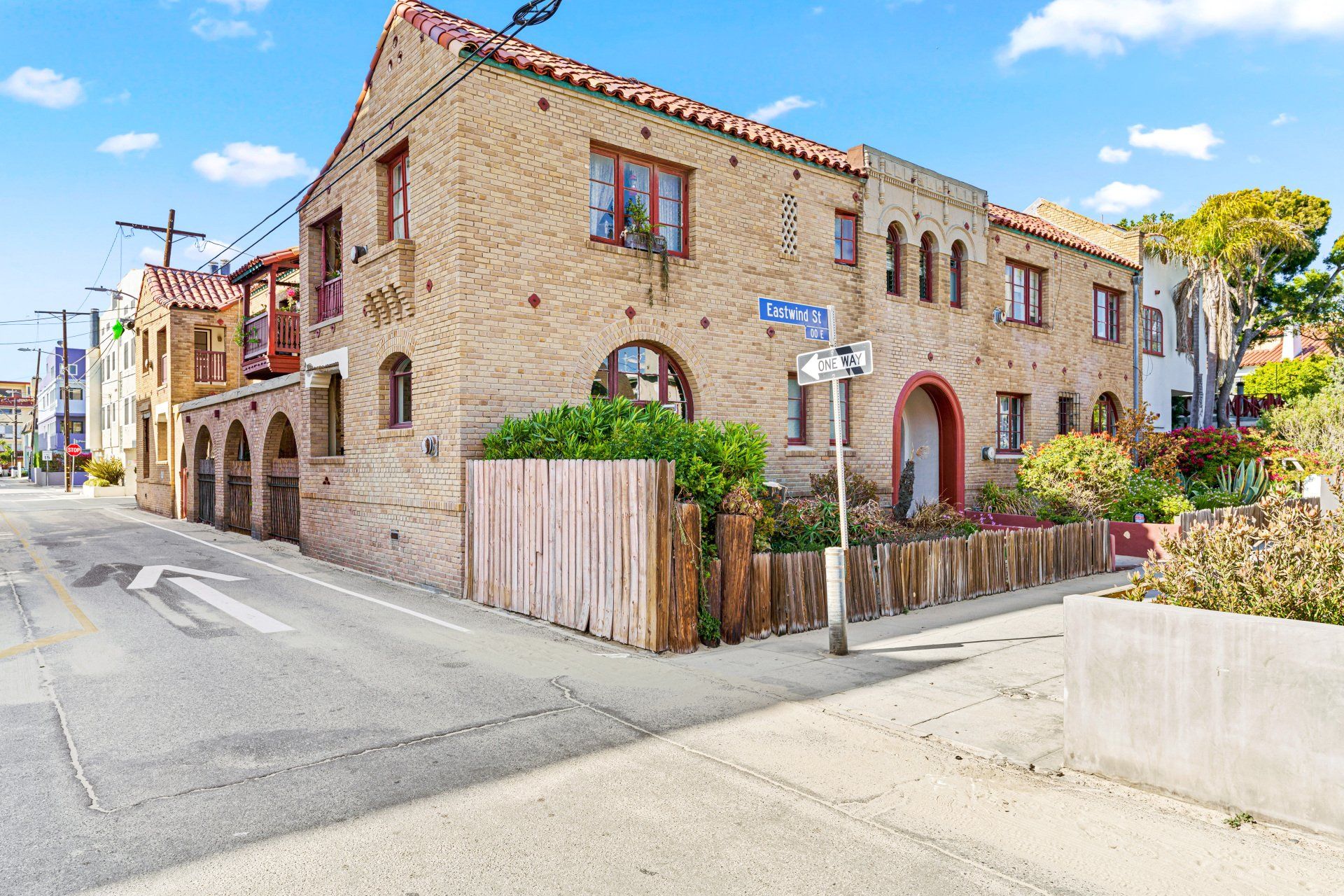 15 Eastwind St Apartments Building