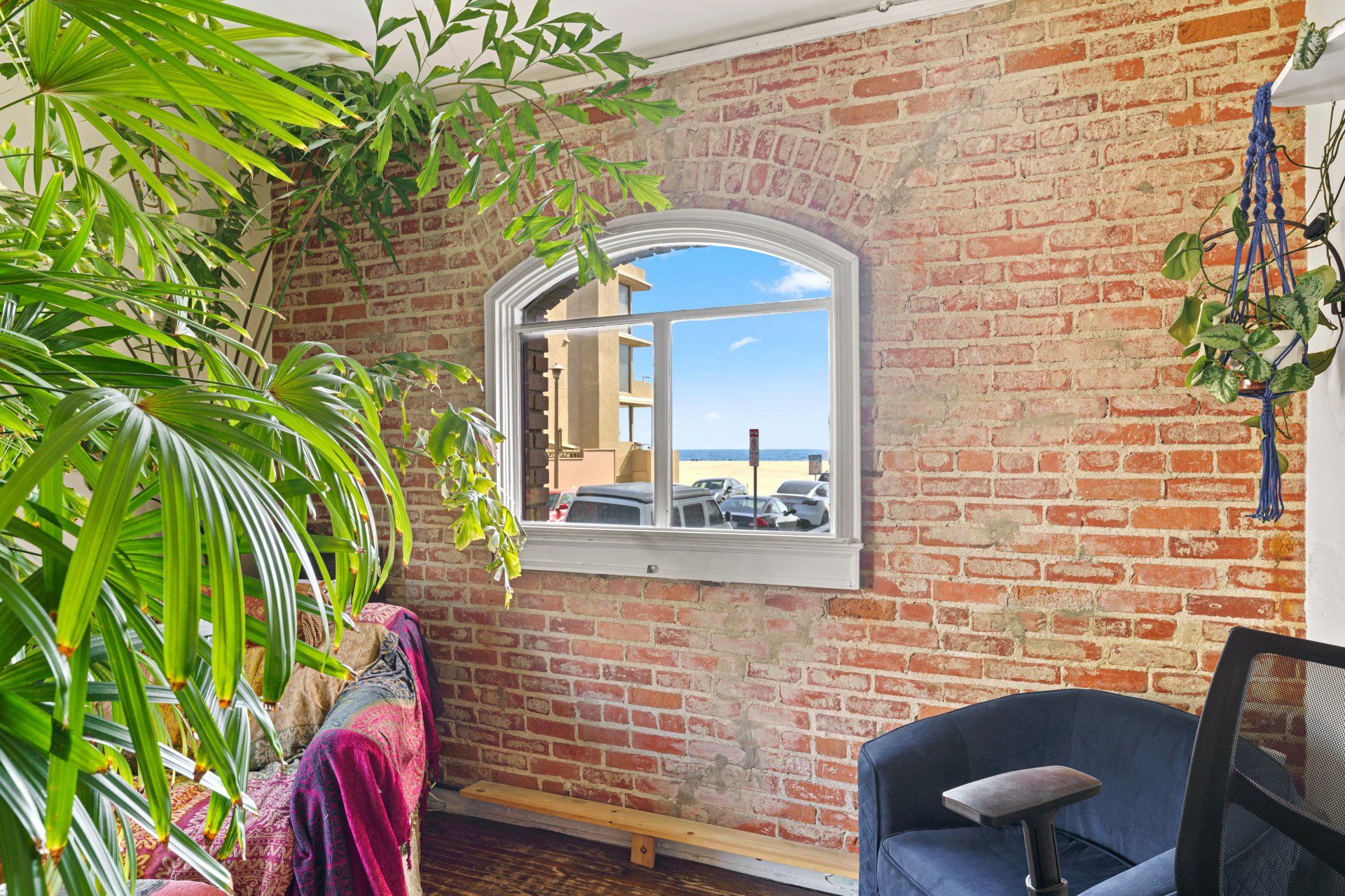 15 Eastwind St Exposed Brick Wall