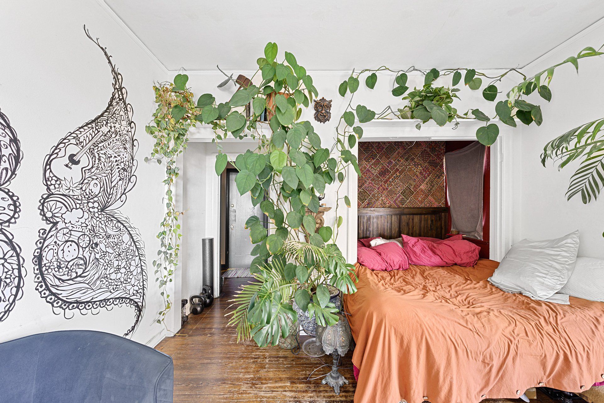 15 Eastwind St Studio with Bed