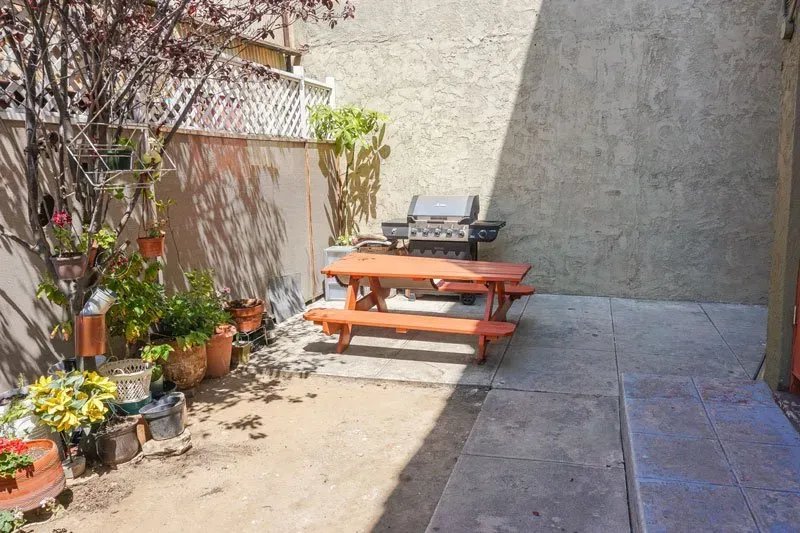 1640 N. Normandie Ave Apartments Picnic Table