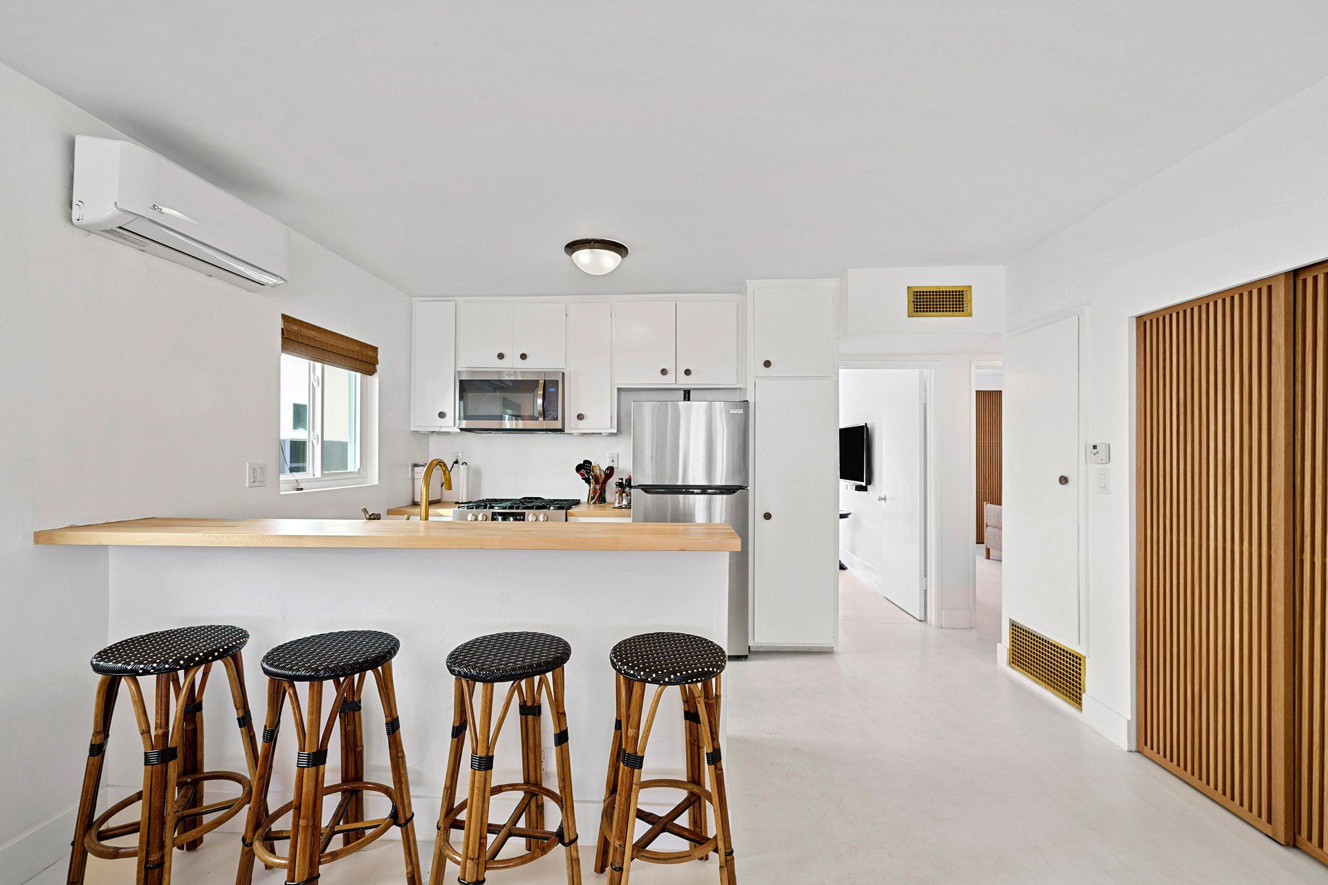 Driftwood Apartment kitchen with bar stools