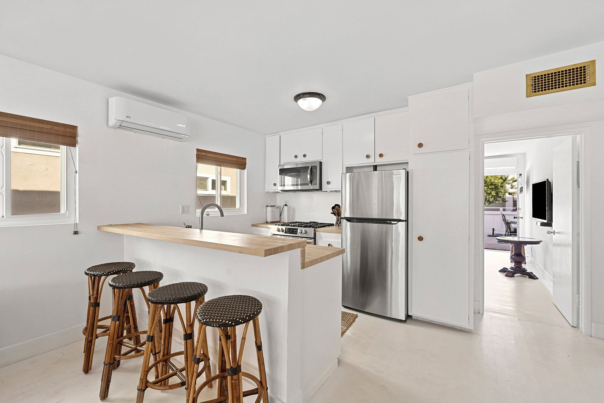Driftwood Apartment kitchen