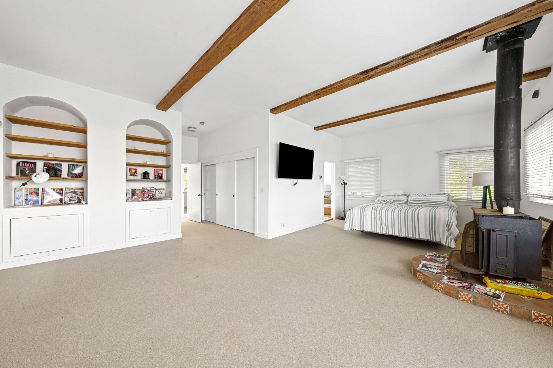 21 Eastwind St Large Room