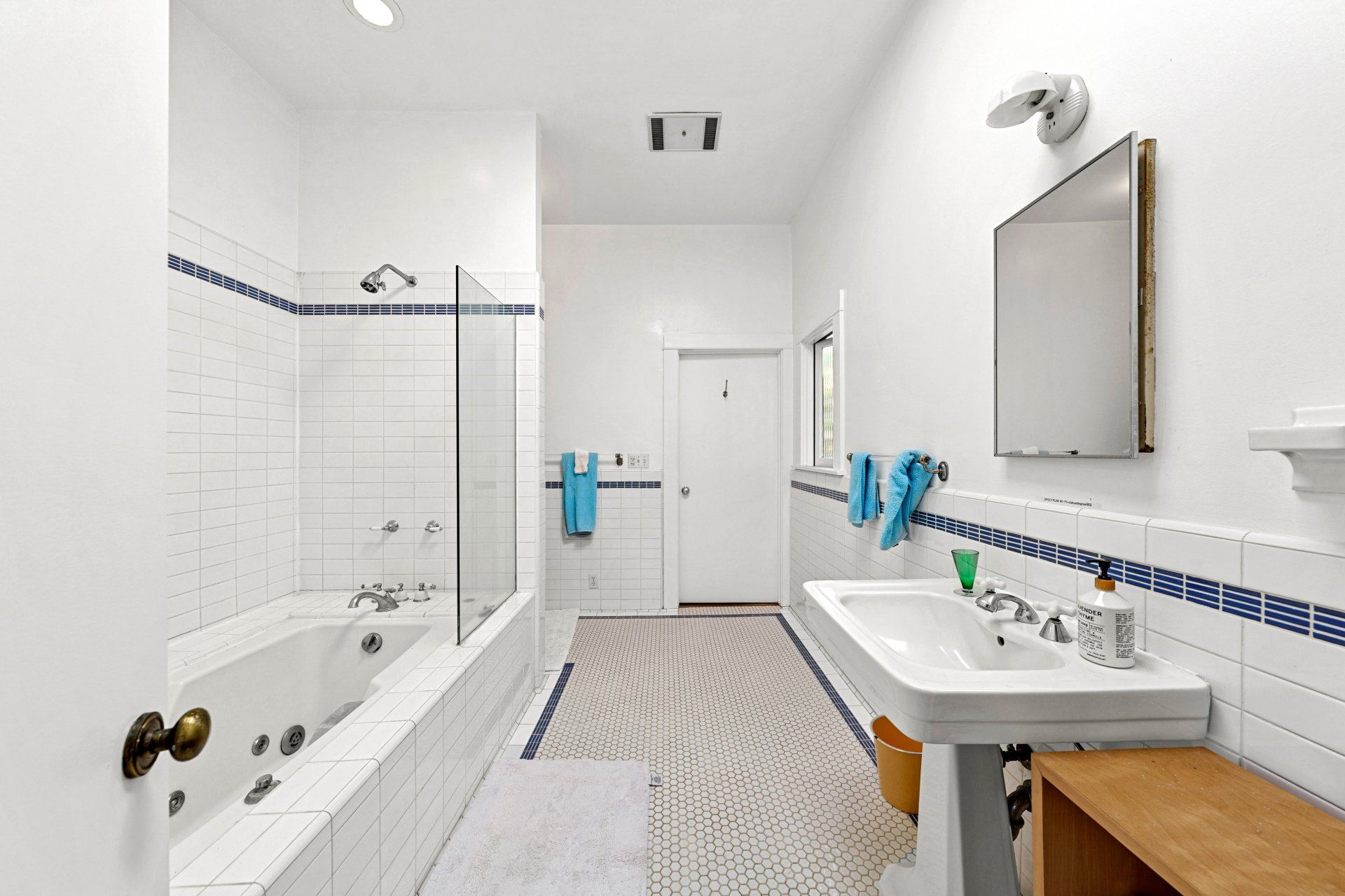 21 Eastwind St Bathroom