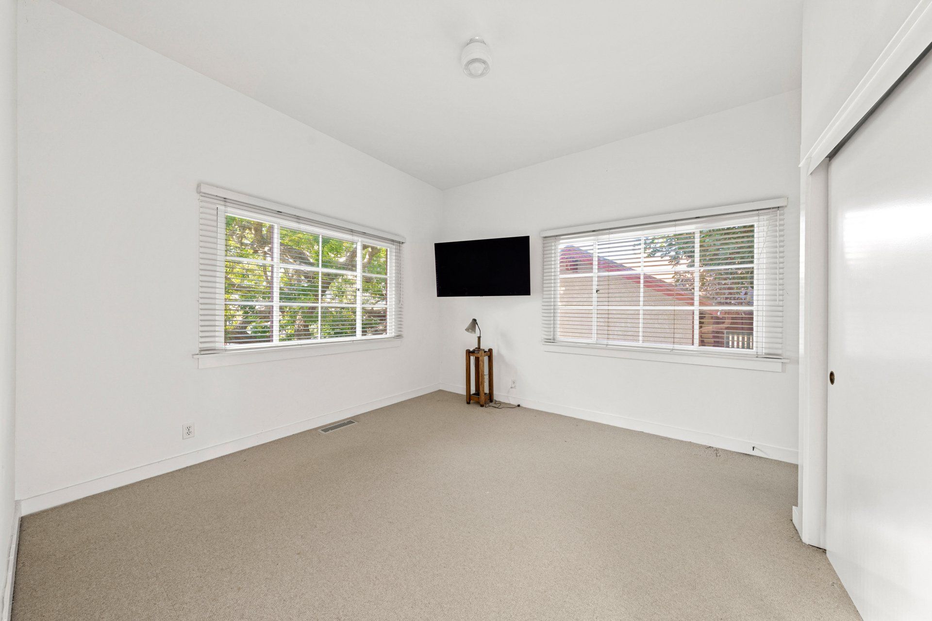 21 Eastwind St Room with TV