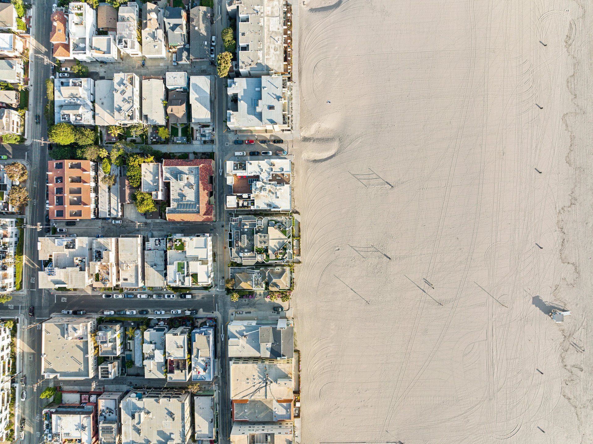 25 Eastwind St Apartments Near Sandy Beach