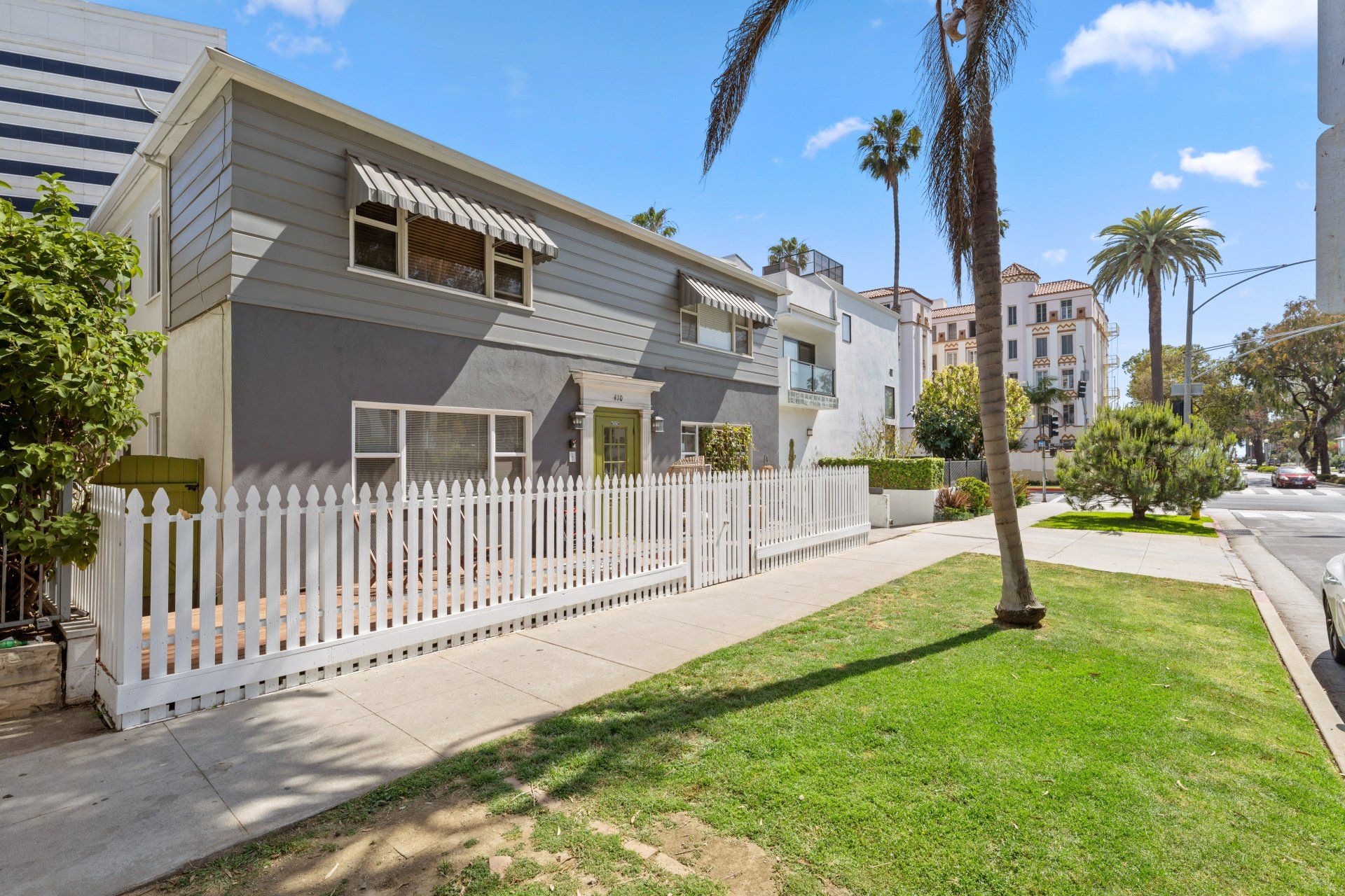 410 California Ave Apartment with Side Lawn