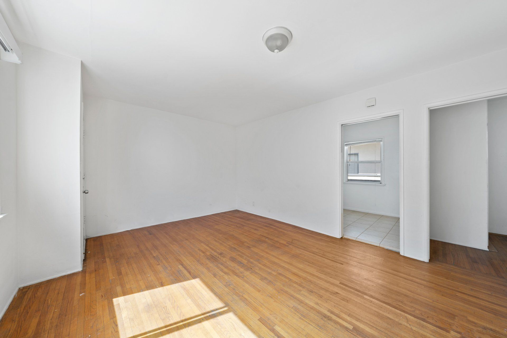 410 California Ave Bedroom with Hardwood Floors