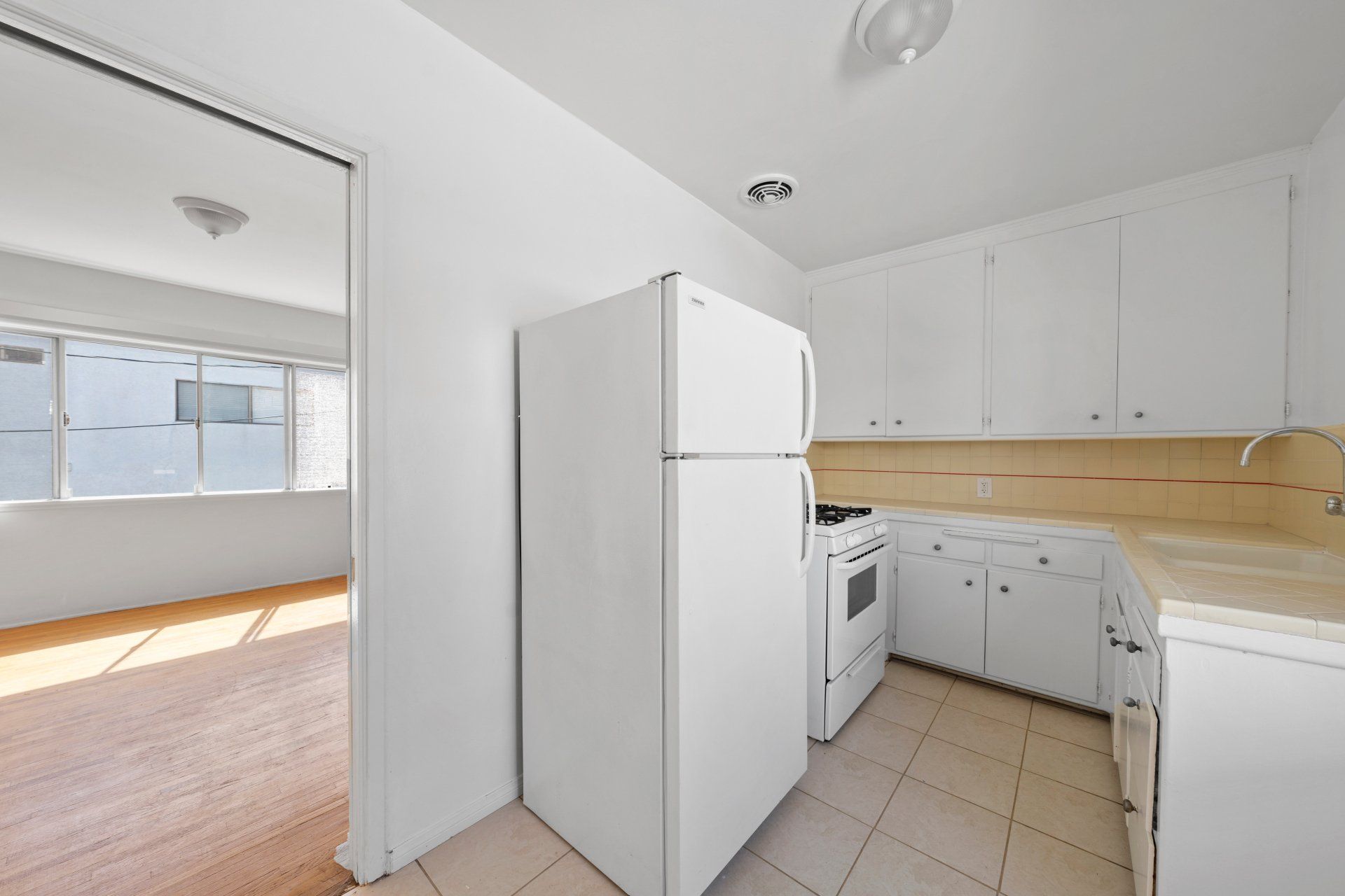 410 California Ave Kitchen with Tile Floor