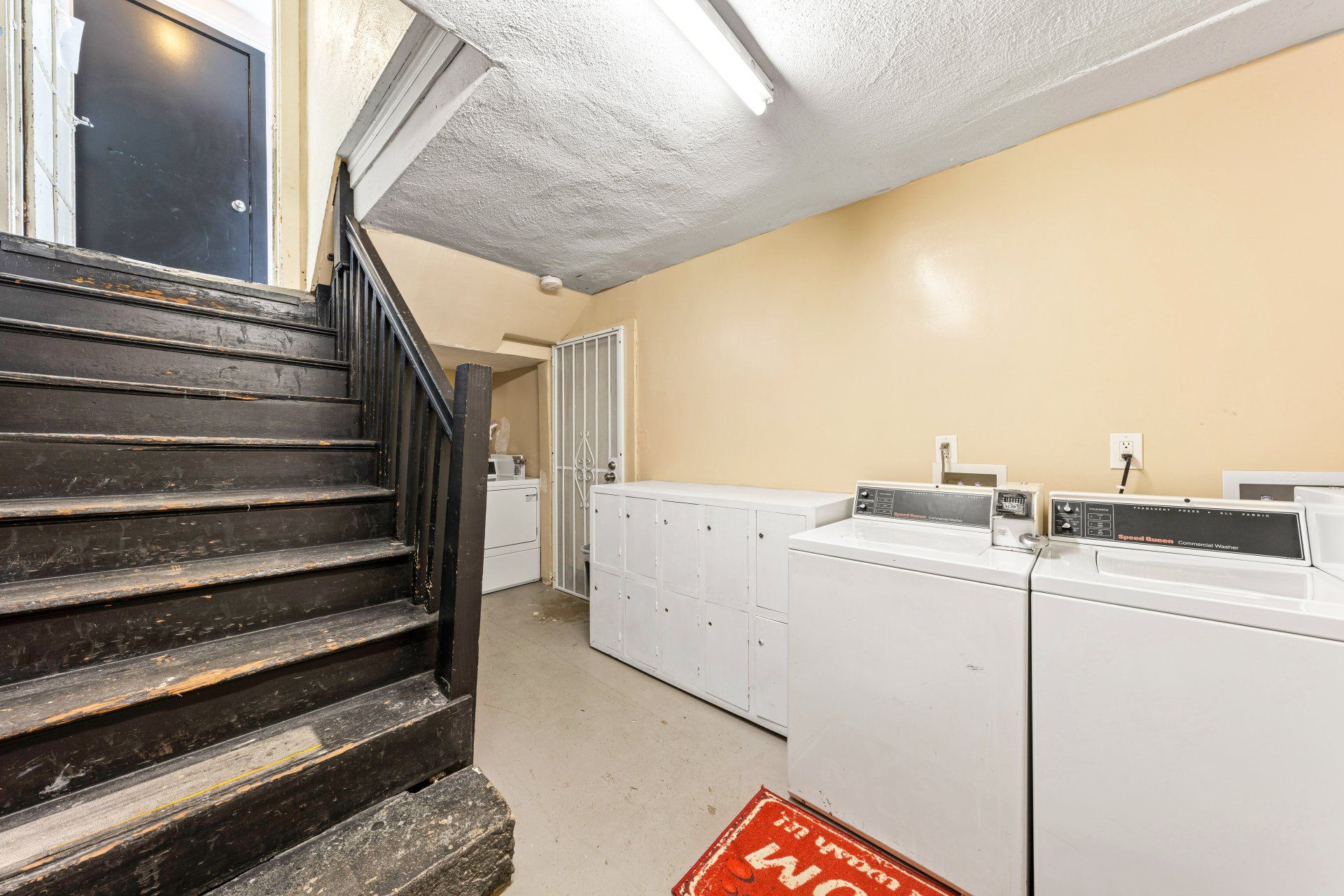 4440 Burns Ave Apartment Laundry