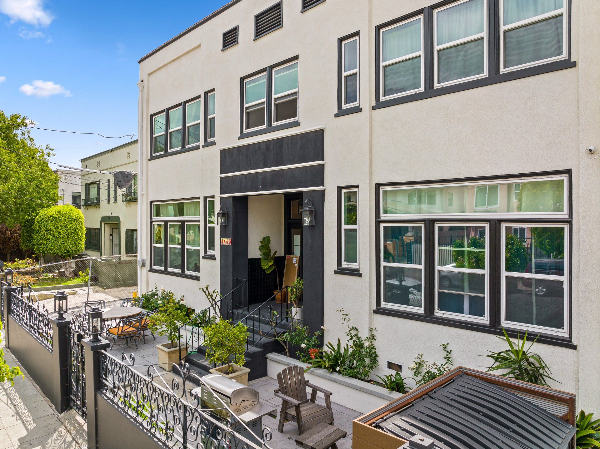 4440 Burns Ave Apartments Building Exterior