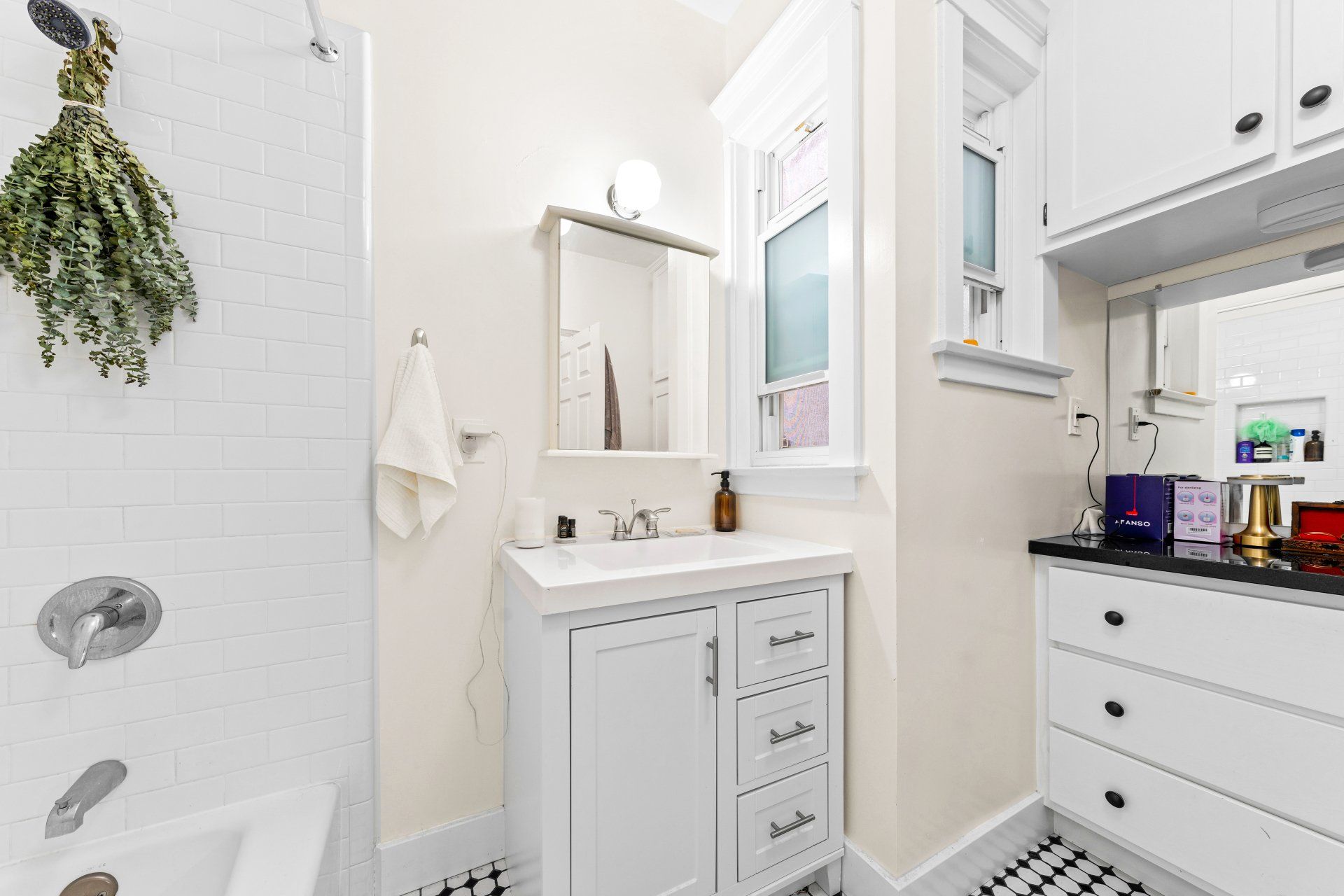 4440 Burns Ave Apartment Bathroom Sink