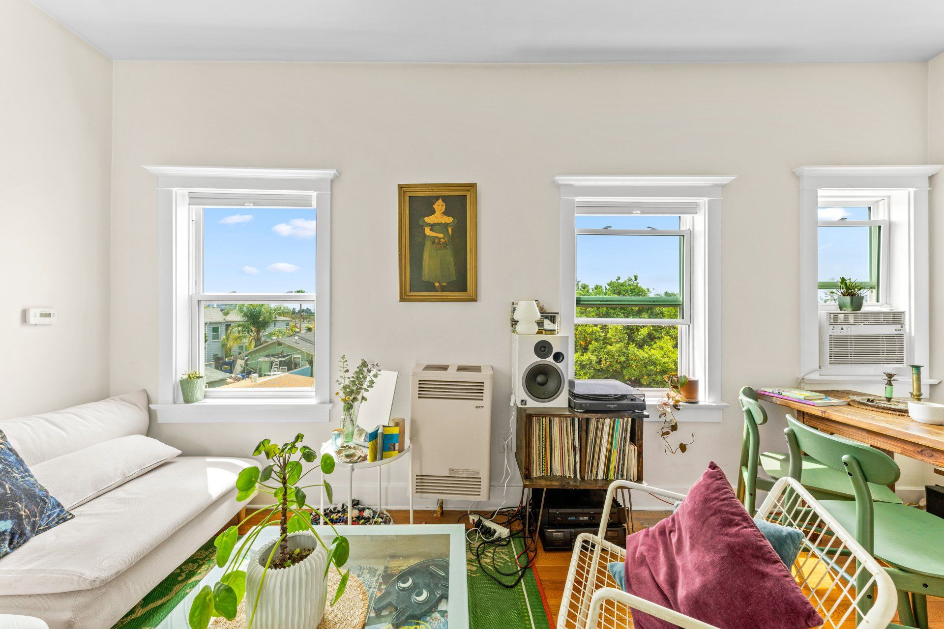 4440 Burns Ave Apartments Studio with Couch