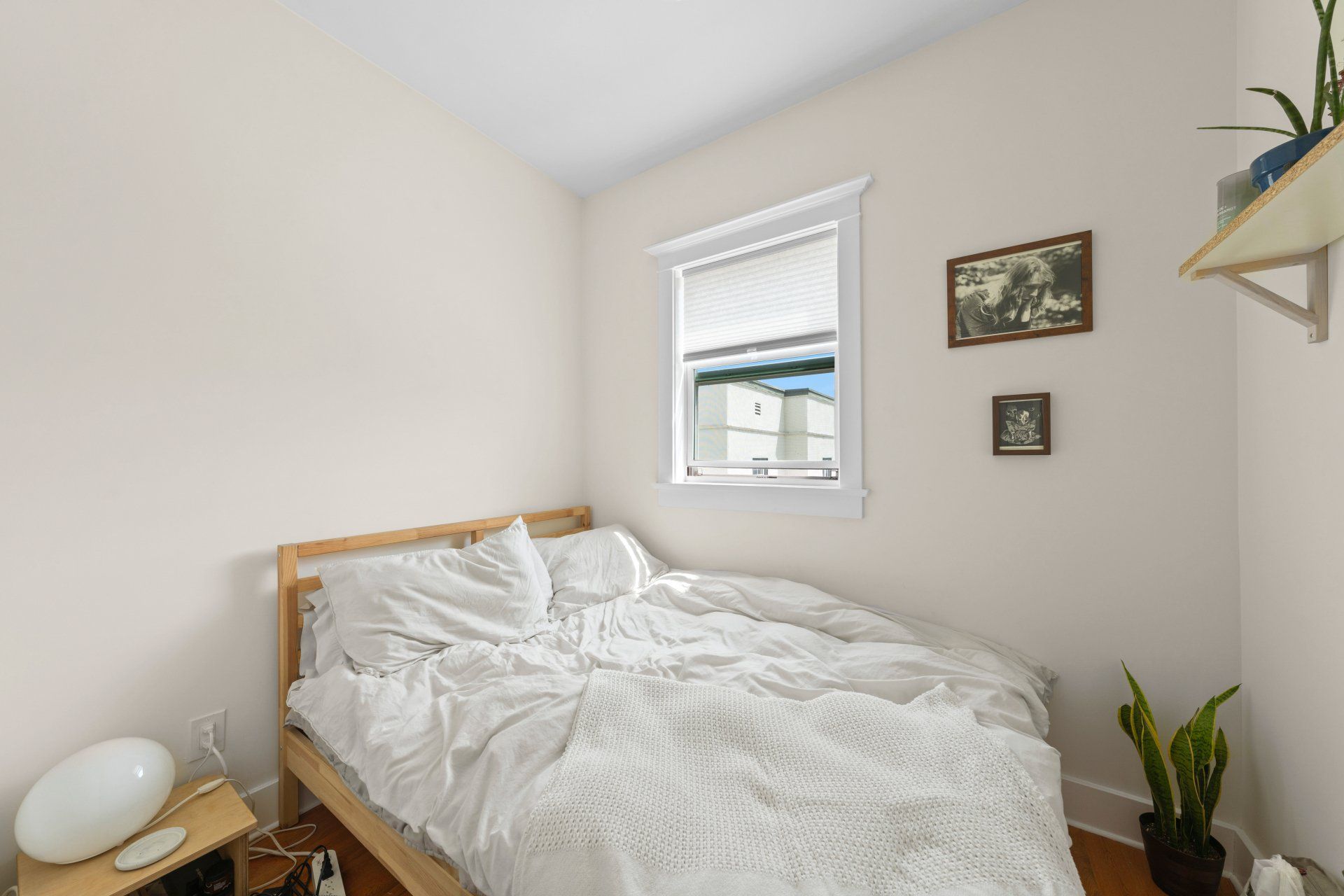 4440 Burns Ave Apartment Bedroom