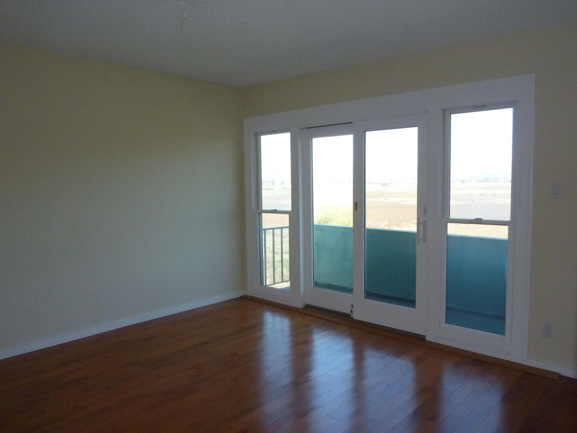 6609-11 Vista Del Mar Room with View and Hardwood Floors