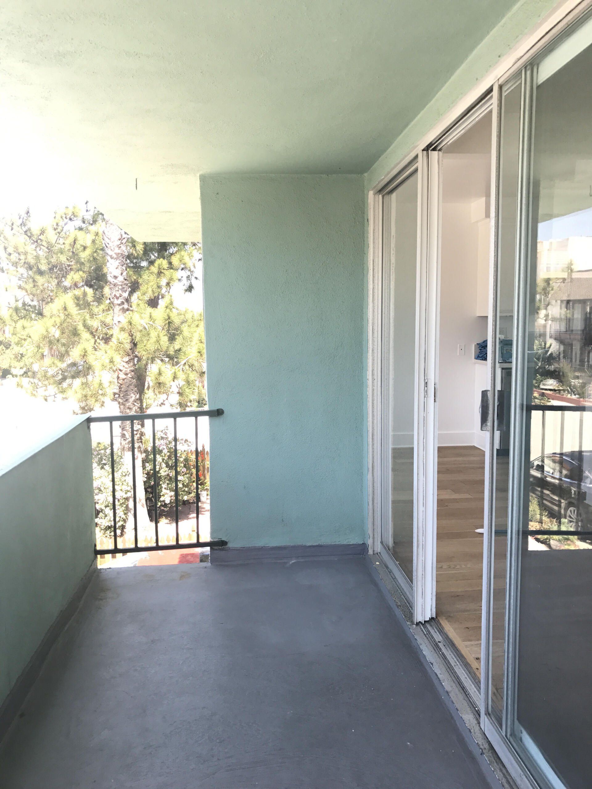 6609-11 Vista Del Mar Apartments Porch