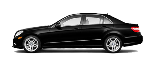 Una mercedes benz classe e berlina nera è mostrata di lato su uno sfondo bianco.