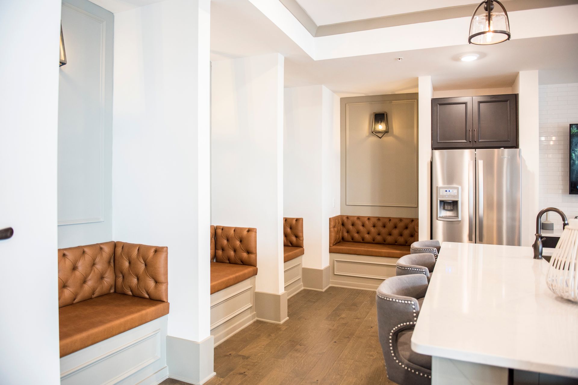 Cozy seating alcoves with brown leather cushions in a bright kitchen with stainless steel appliances at Ironwood Apartment Homes.