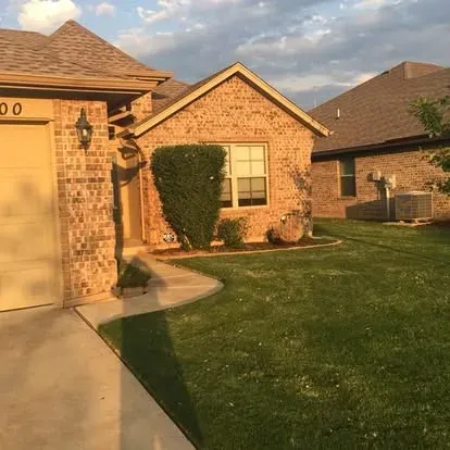 Professional lawn care service in Oklahoma City neighborhood