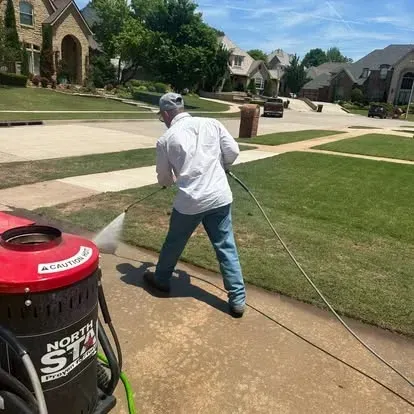 Well maintained front yard in Oklahoma City OK