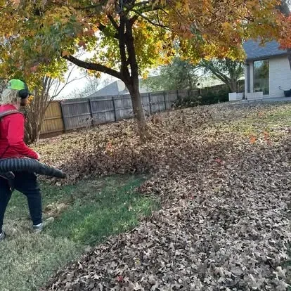 Leaf blowing service in Oklahoma City OK