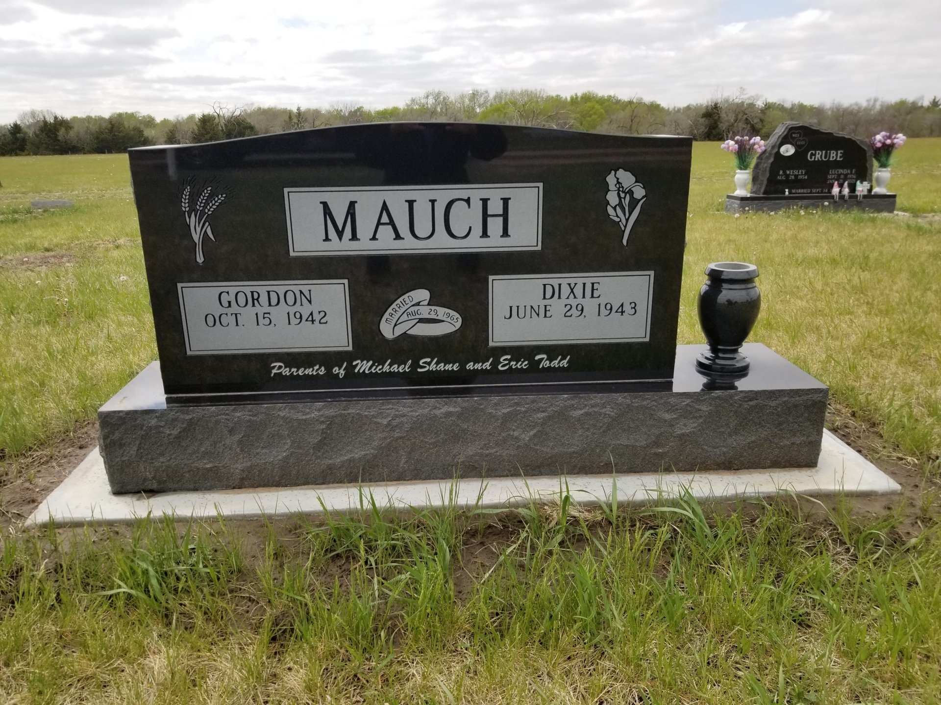 Monuments | Hutchins Funeral Home, Cremation Services and Monuments