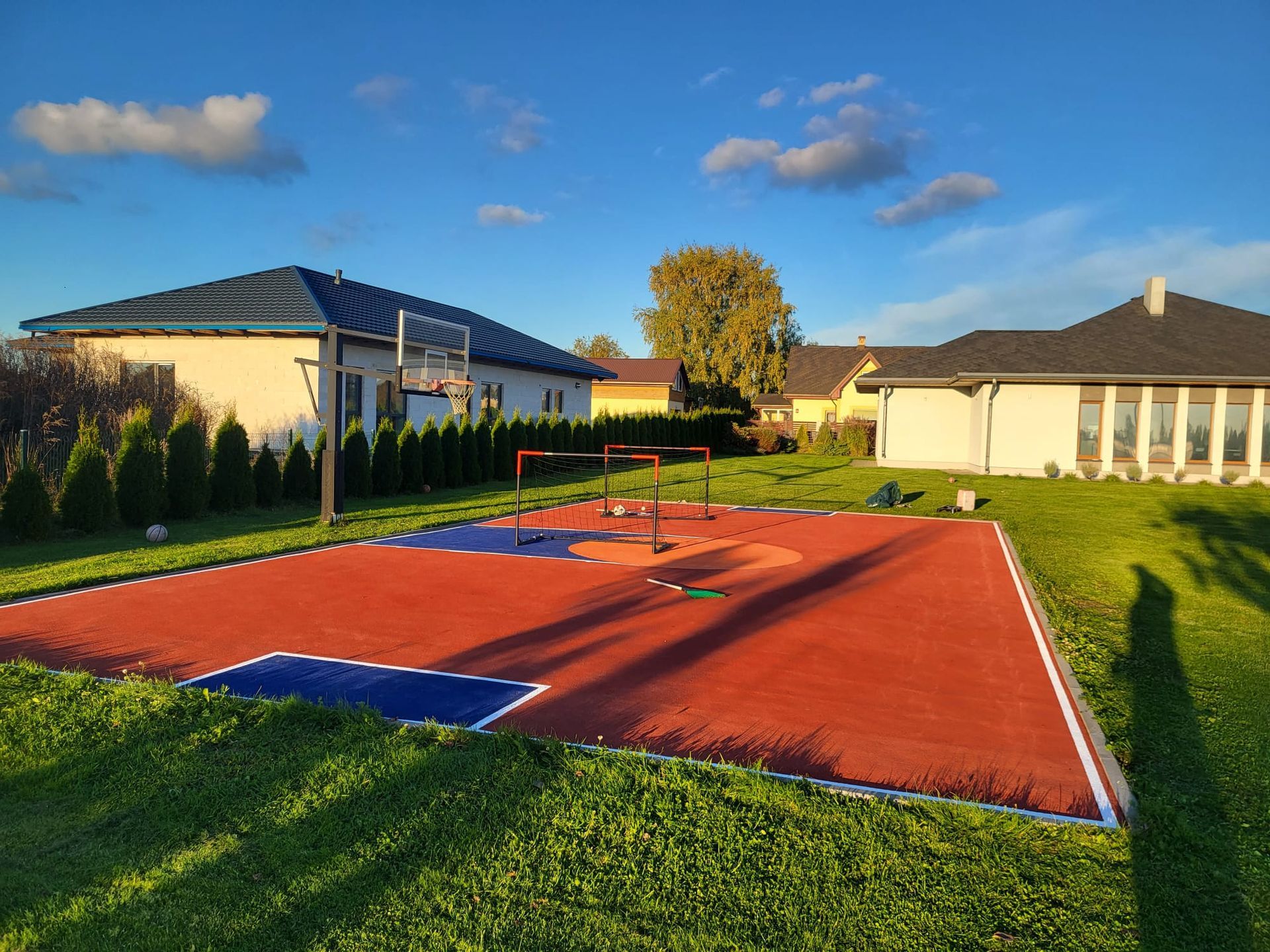 Privāts sporta laukums (Latvija)