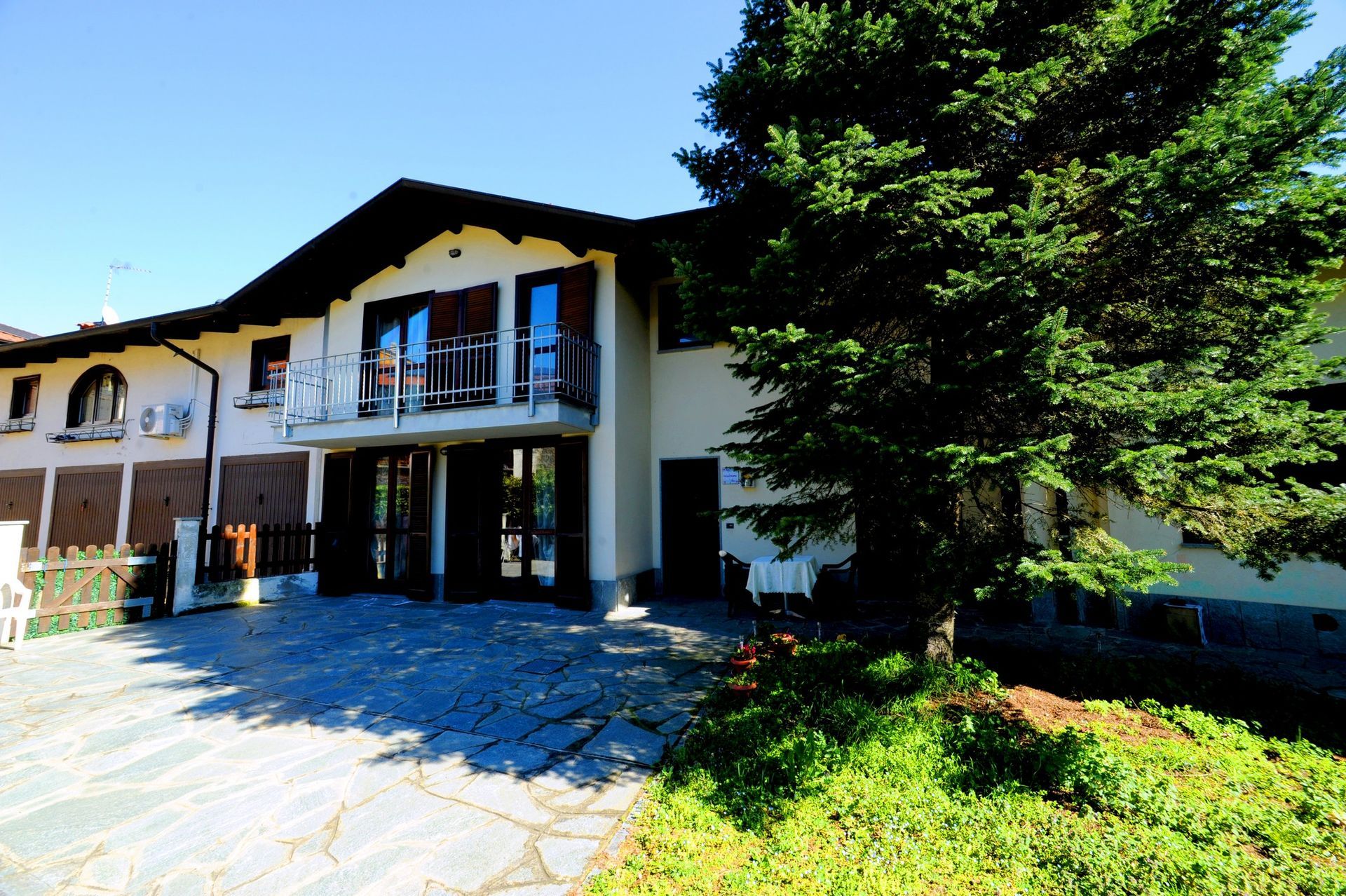 esterno casa famiglia per anziani Villa Lucia