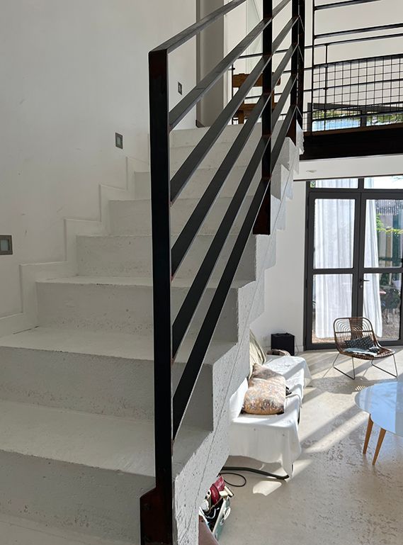 Stylish horizontal railing in new condominium
