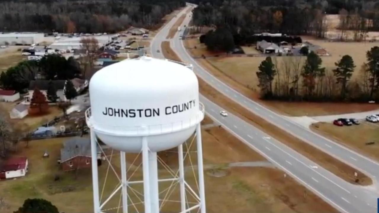 Water tower in Johnston County, North Carolina, with a highway running beside it.
