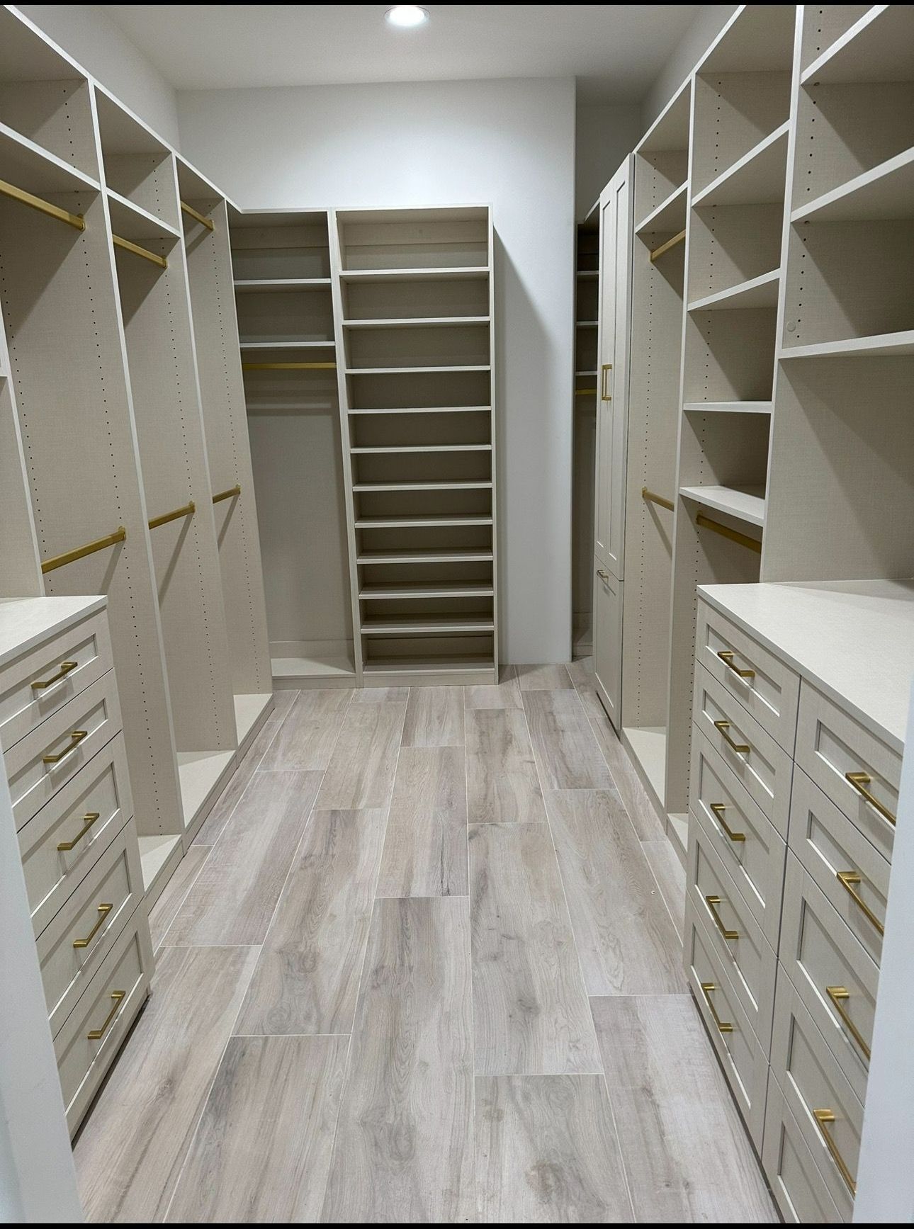 Beautiful Design Closet – Palm Desert, CA – Closets La Quinta & Cabinetry