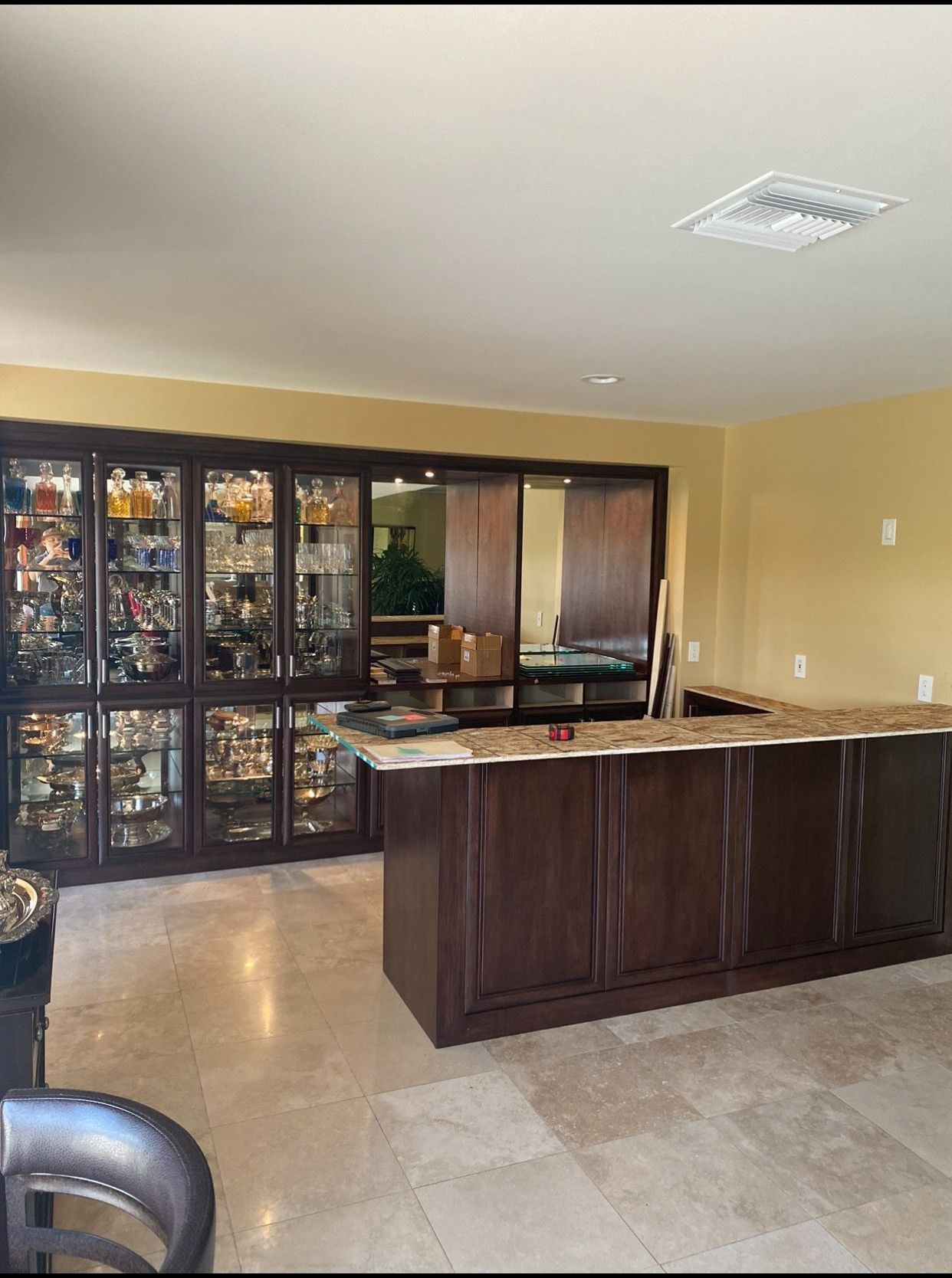 White Modern Bar Cabinets – Palm Desert, CA – Closets La Quinta & Cabinetry