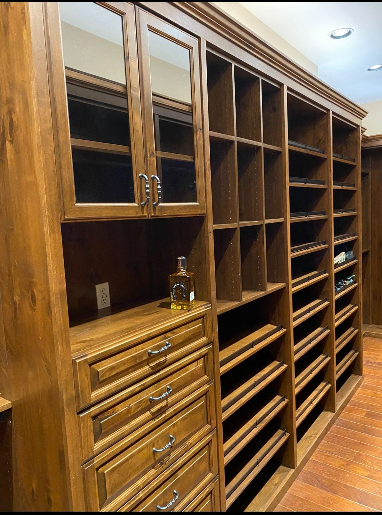 White Modern Cabinet – Palm Desert, CA – Closets La Quinta & Cabinetry