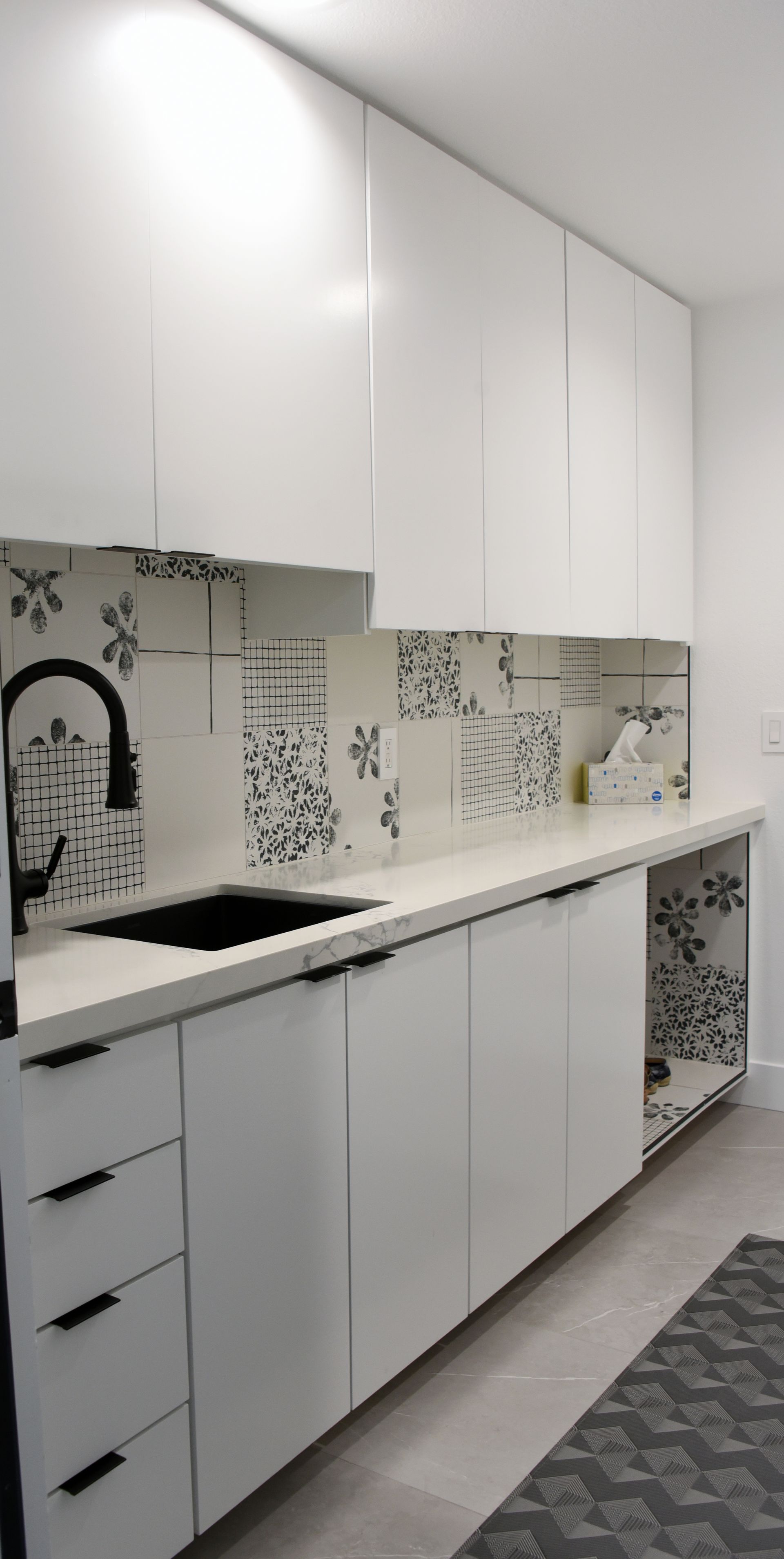 Clean White Modern Kitchen – Palm Desert, CA – Closets La Quinta & Cabinetry