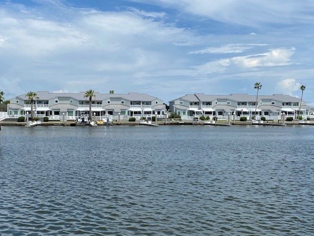 ISLAND MOORINGS