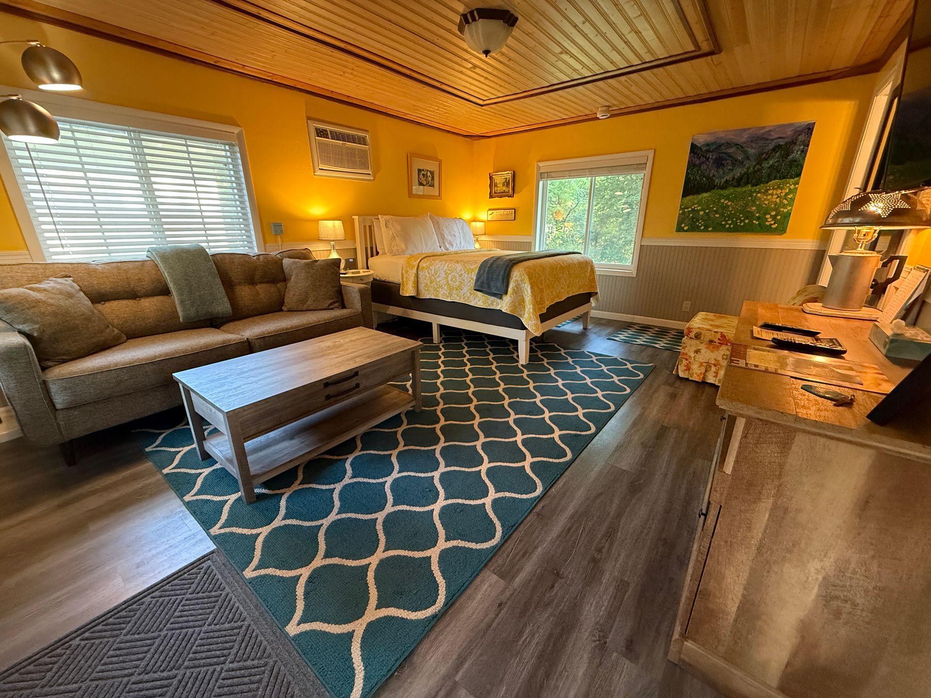 #2 Cookie's Kitchen Cottage interior view