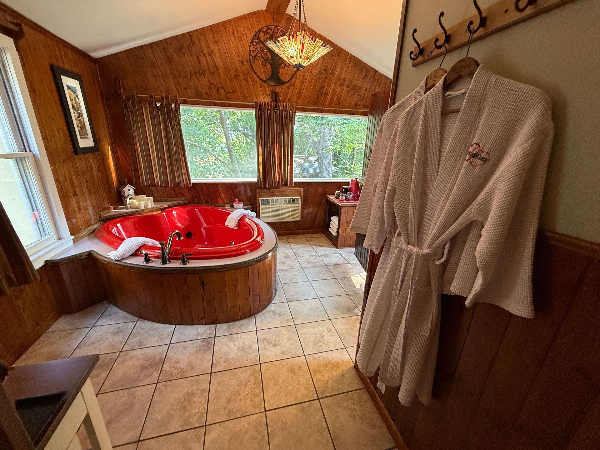 #4 The Log Cabin Whirlpool