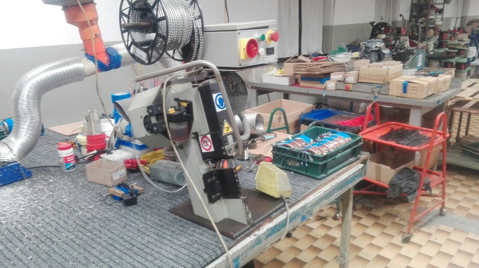 Postazione di assemblaggio trasformatori