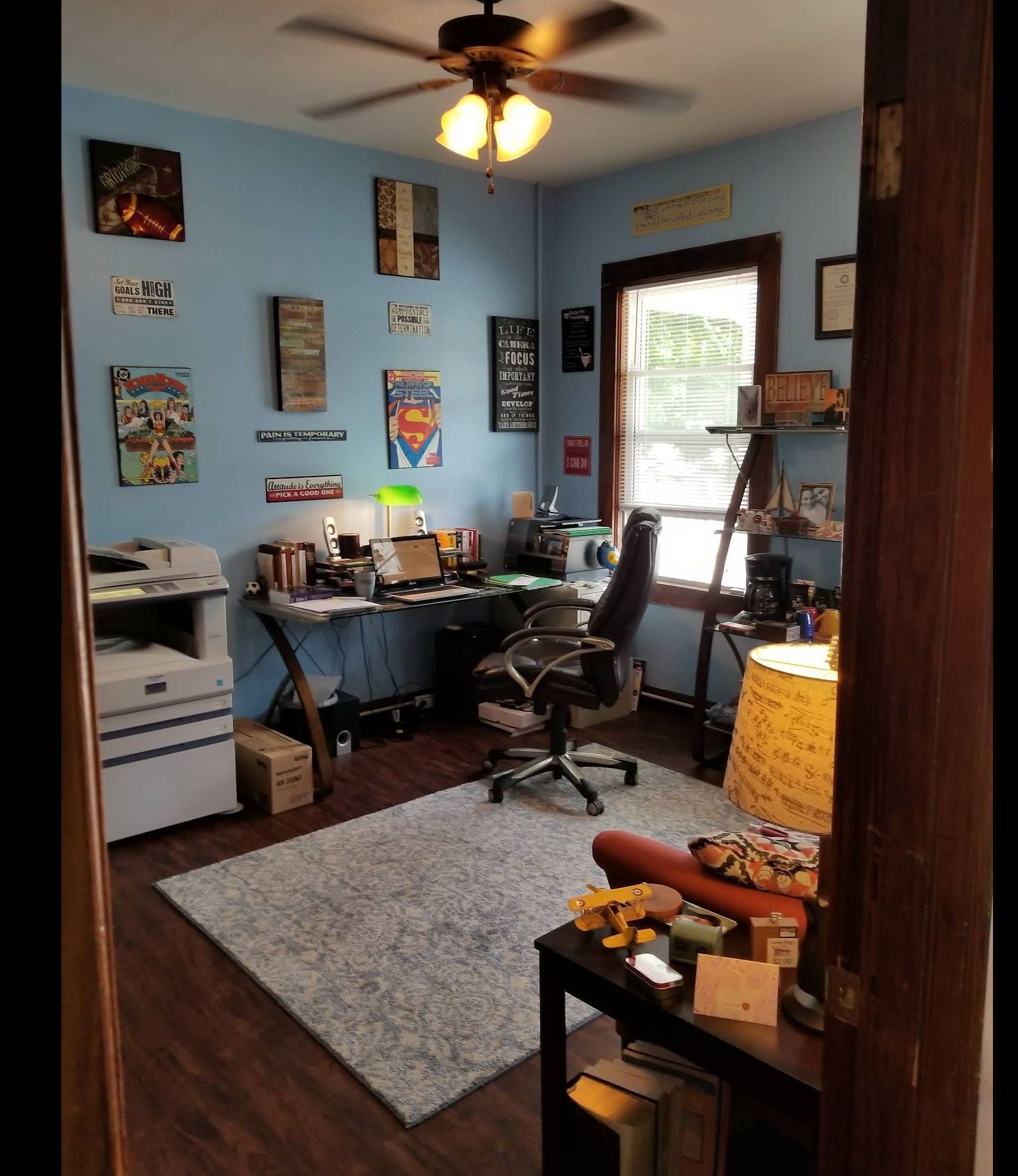 A room with blue walls and a ceiling fan
