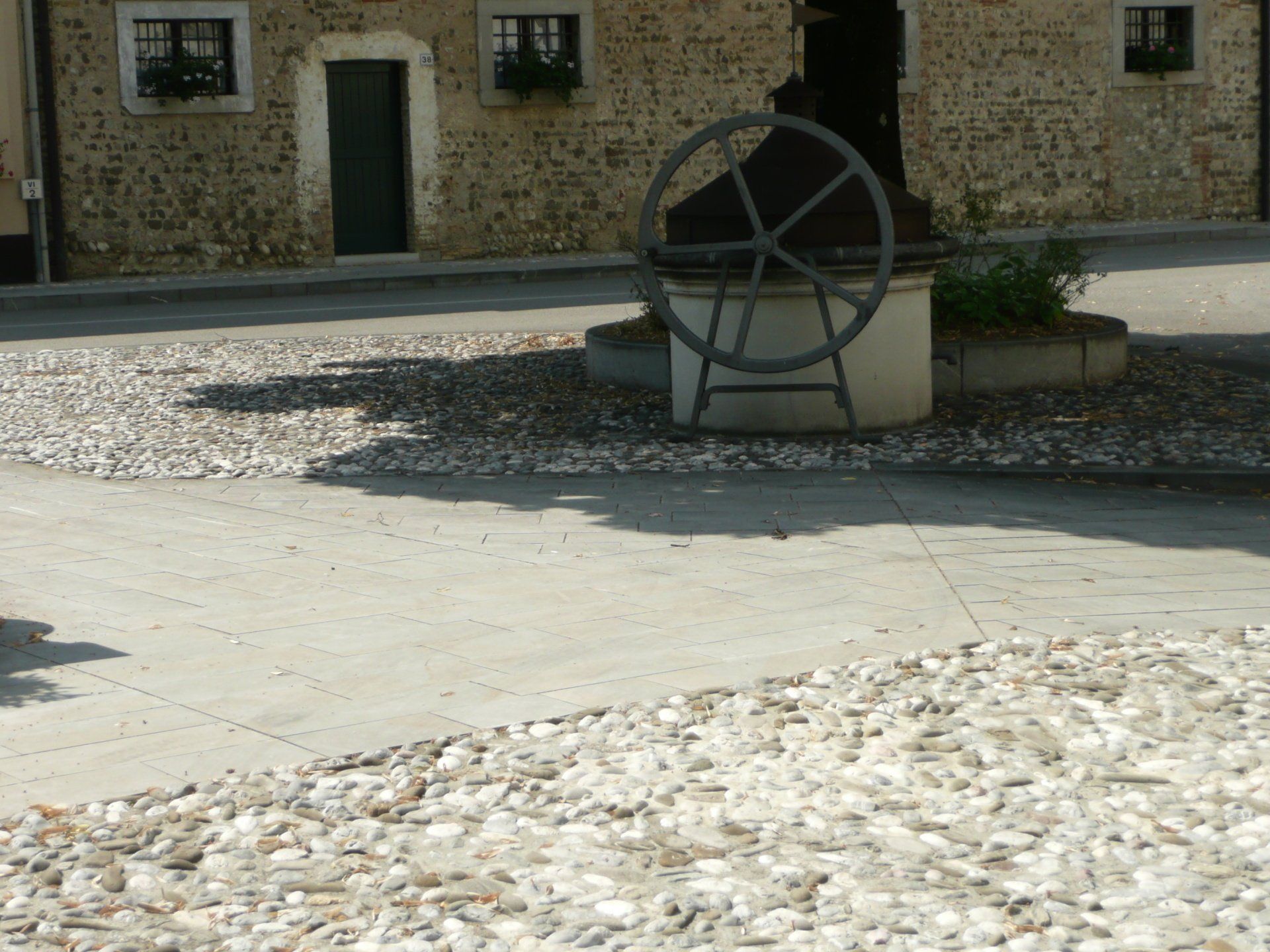 pavimento in pietra piasentina per esterni