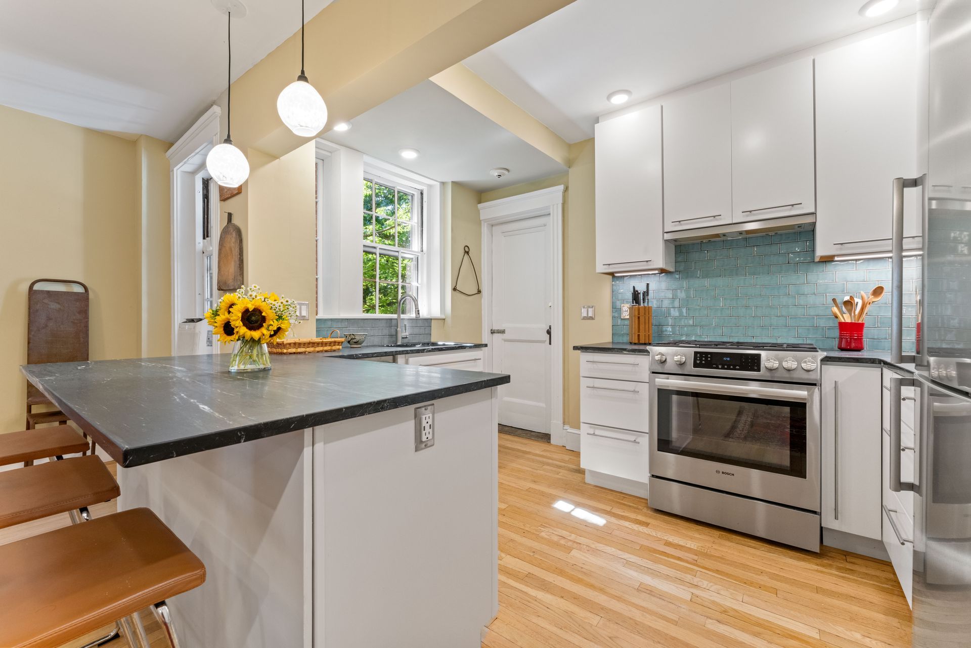 Kitchen range and tile backsplash