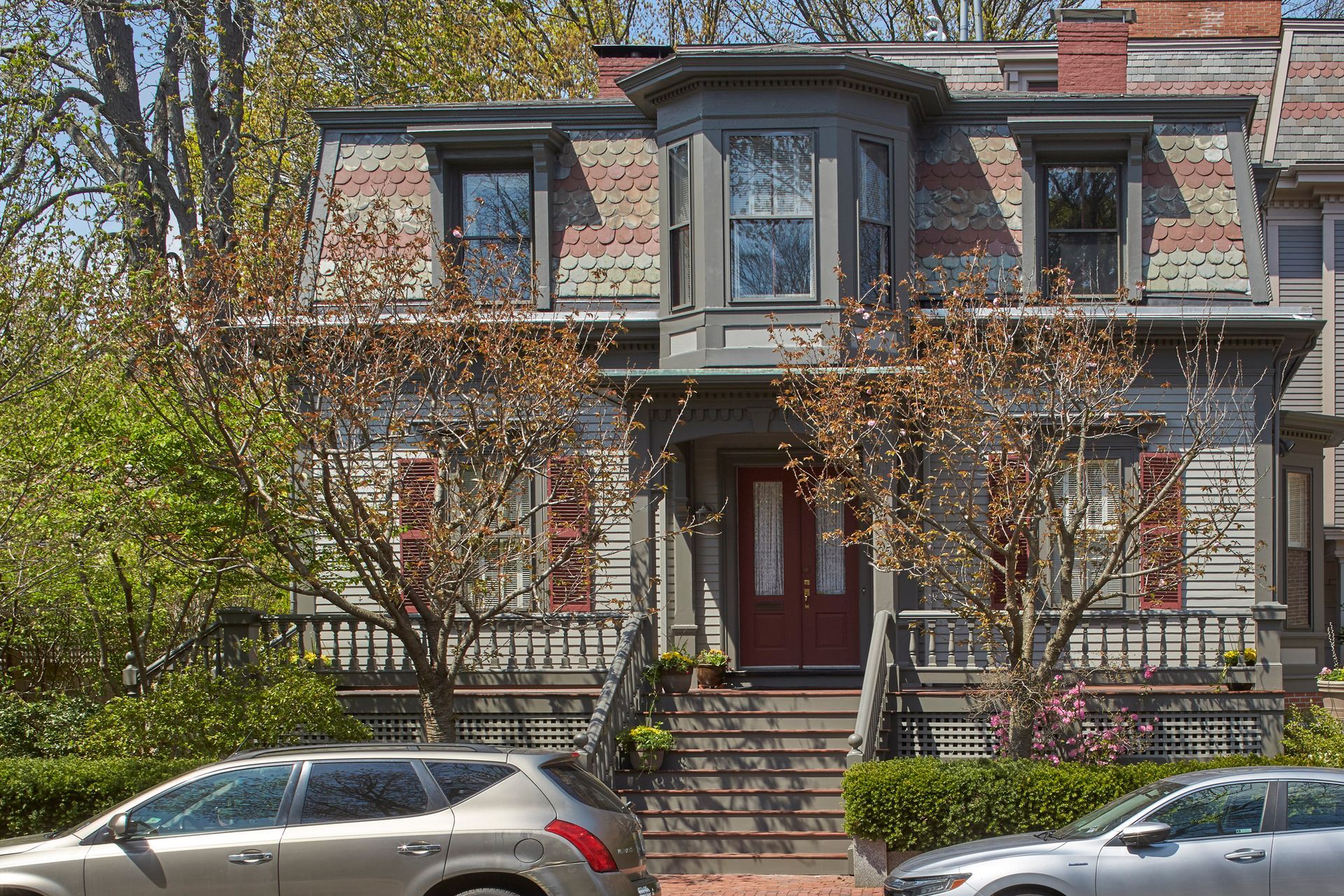 35 Linnaean St front porch exterior photo