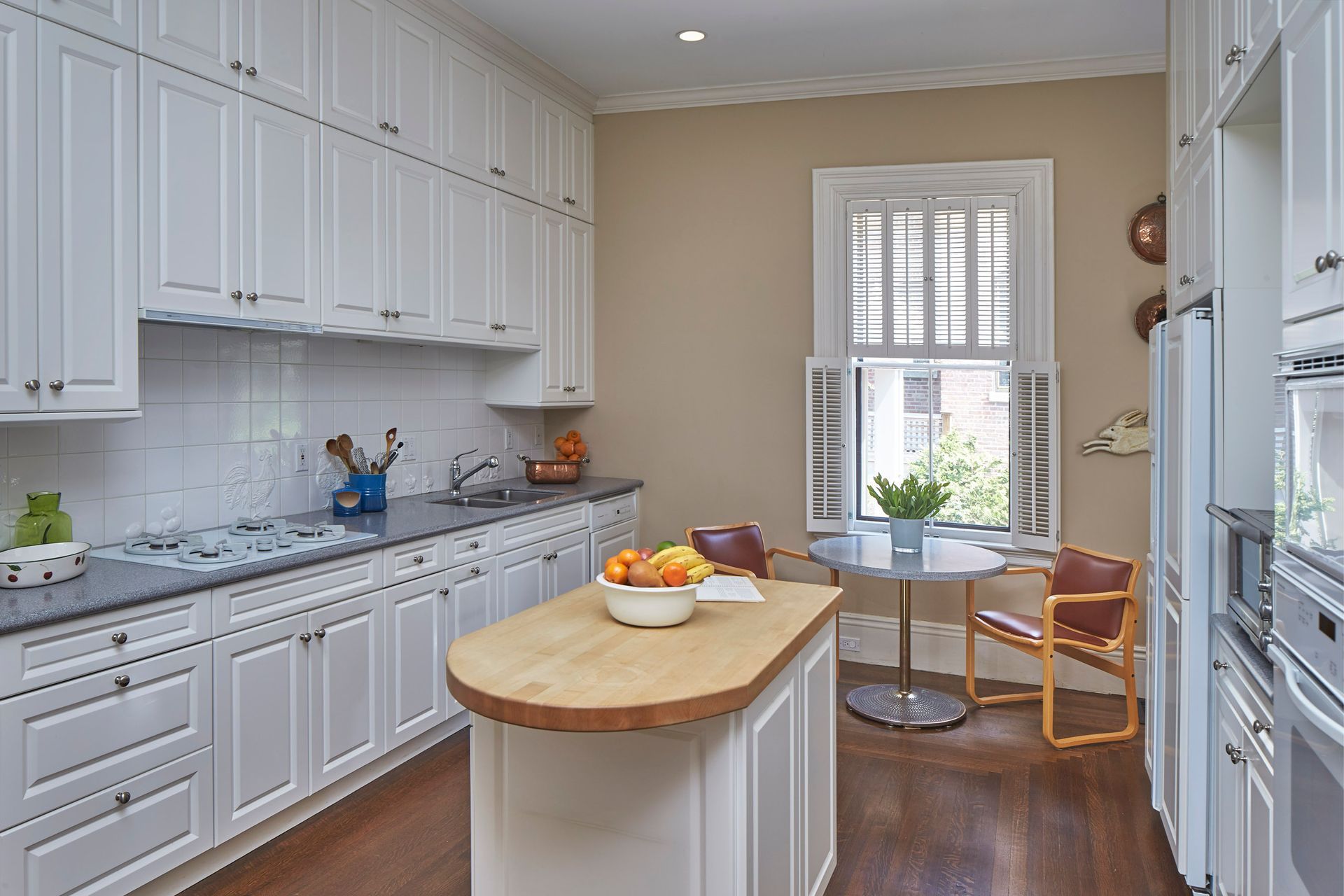 35 Linnaean St interior kitchen photo