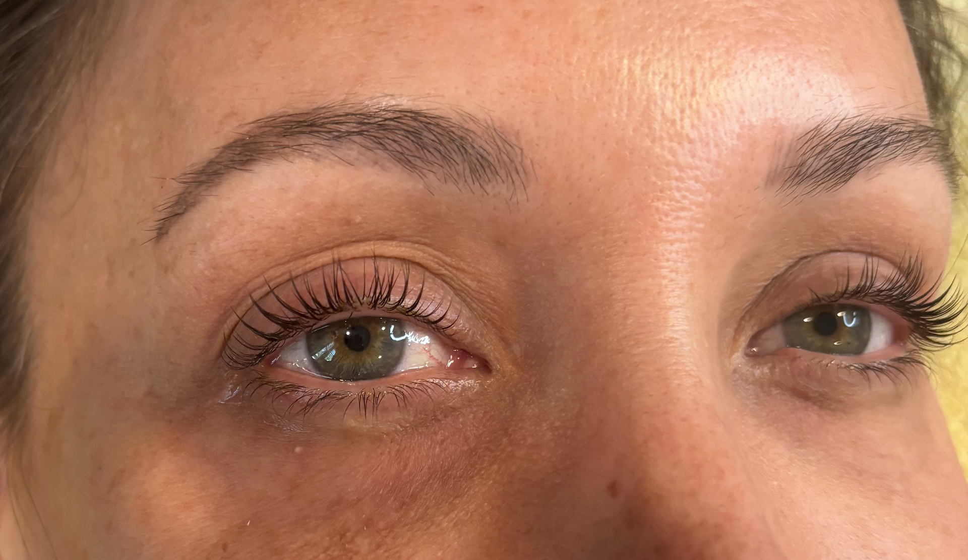 Before and after of a stunning lash lift, showcasing beautifully curled natural lashes for an effortless, eye-opening look