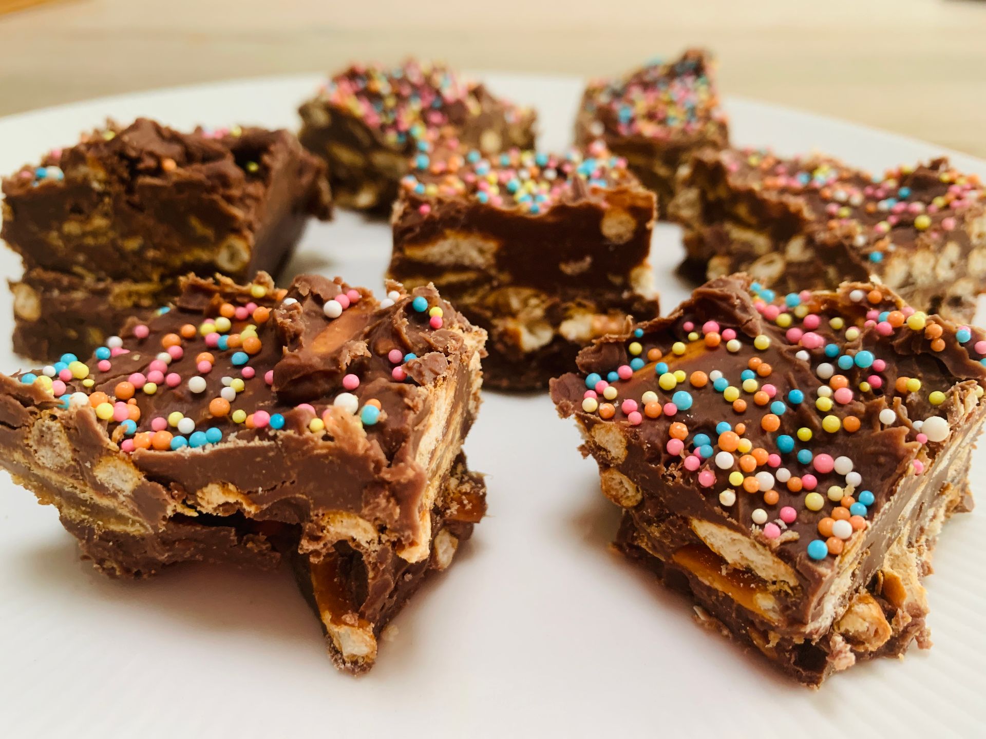 Recept; Rocky road met stroopwafels en zoute stengels